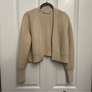 Zara Women's cropped Cream Sweater